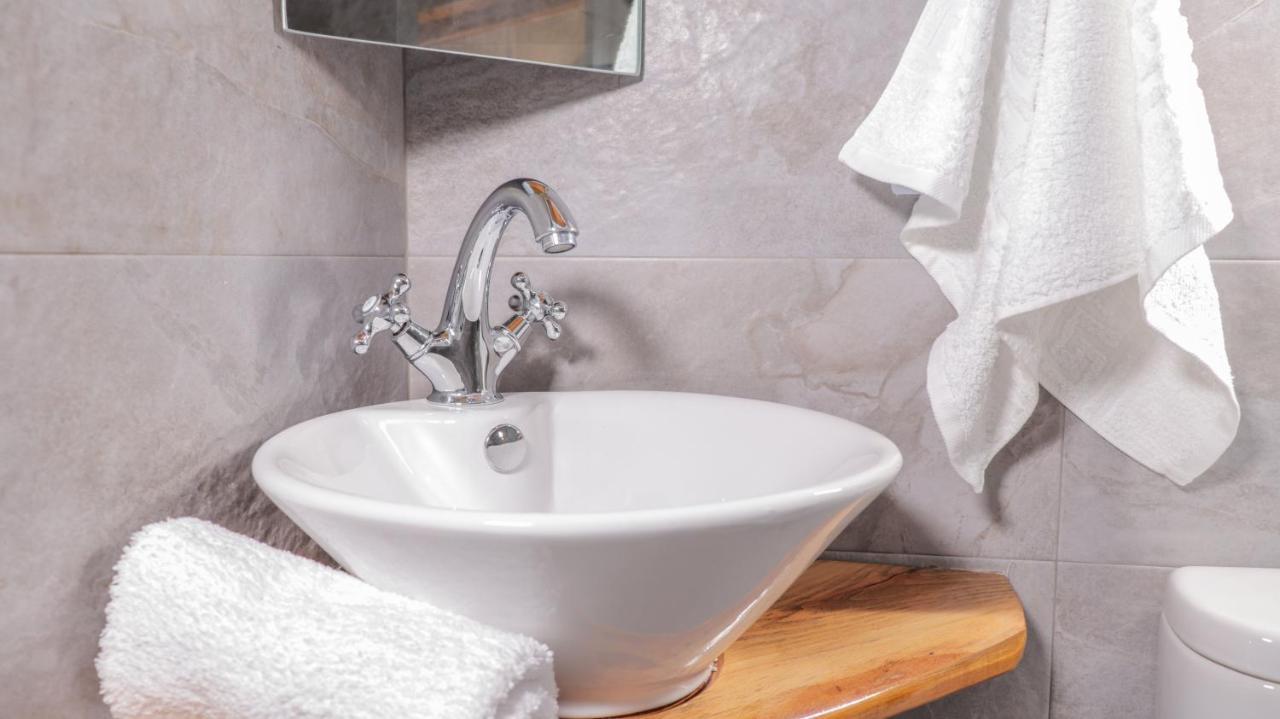Spitakia-Cozy & Comfy Apartments 10Minutes From The Airport Artemida  Ngoại thất bức ảnh