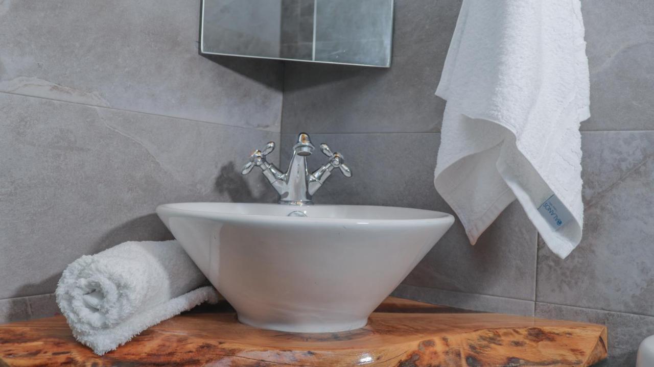 Spitakia-Cozy & Comfy Apartments 10Minutes From The Airport Artemida  Ngoại thất bức ảnh
